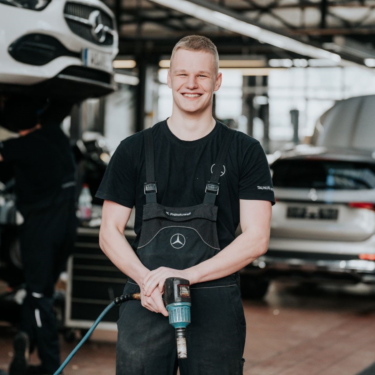 Pkw Mechaniker bei Mercedes-Benz in Wiesbaden